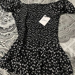 Japna nwt peplum style on or off shoulder top.